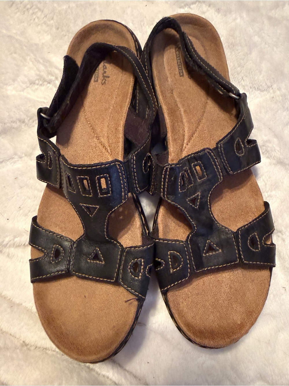 Clarks Collection Leisa Lakelyn Leather T Strap Comfort Sandals Women's Size 9.5